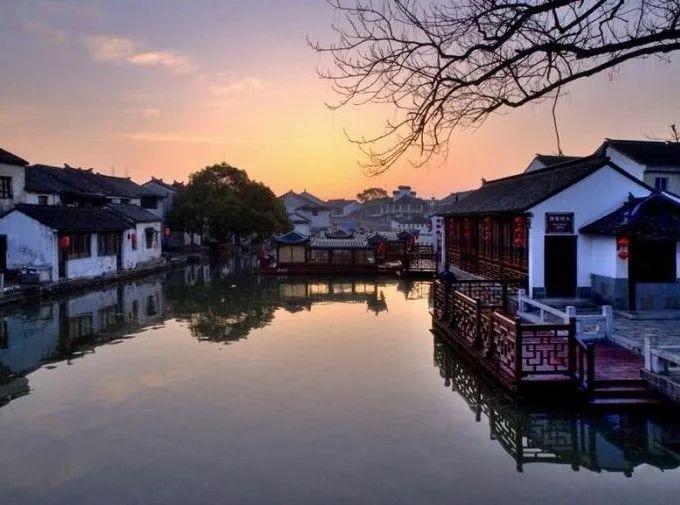 2023年重庆经济在波浪式发展中稳住大盘